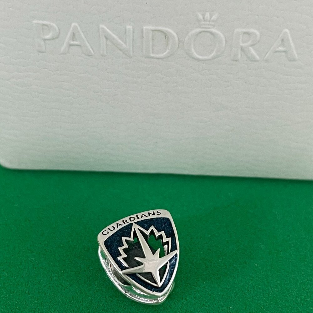 Pandora Marvel Guardians of the Galaxy Rocket Raccoon & Groot Emblem Charm
